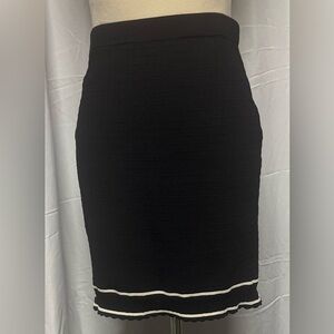 House of Harlow 1960 Black and Ivory Pull On Scalloped Bottom Mini Skirt Size M